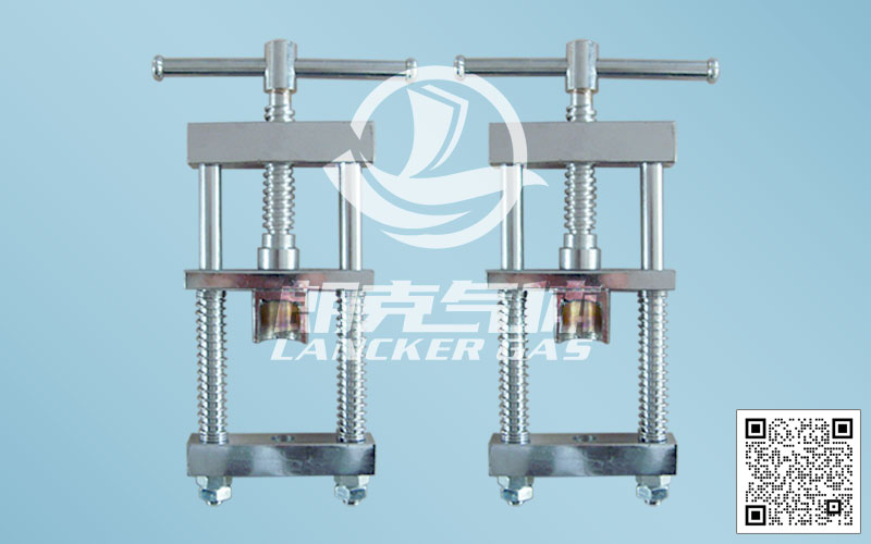 雙柱夾具.jpg 雙柱夾具.jpg