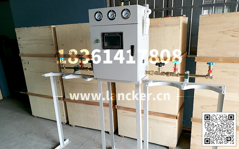 數(shù)顯式自動切換匯流排-1.jpg 數(shù)顯式自動切換匯流排-1.jpg