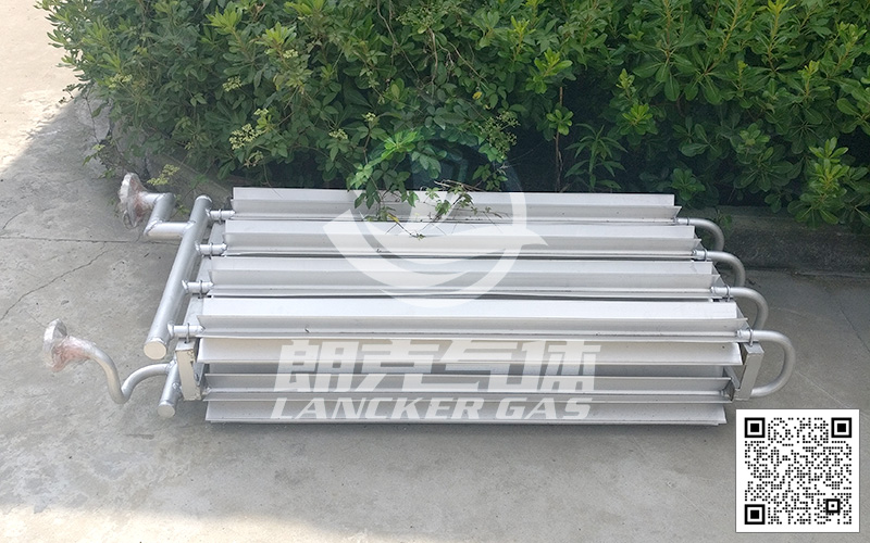 增壓器.jpg 增壓器.jpg